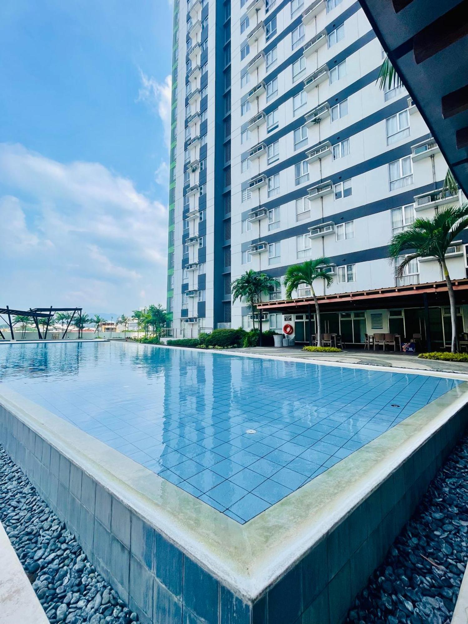 2-Bedroom Condo Unit With Balcony At Centrio Tower Beside Ayala Centrio Mall Downtown Cdo Cagayán de Oro Exterior foto