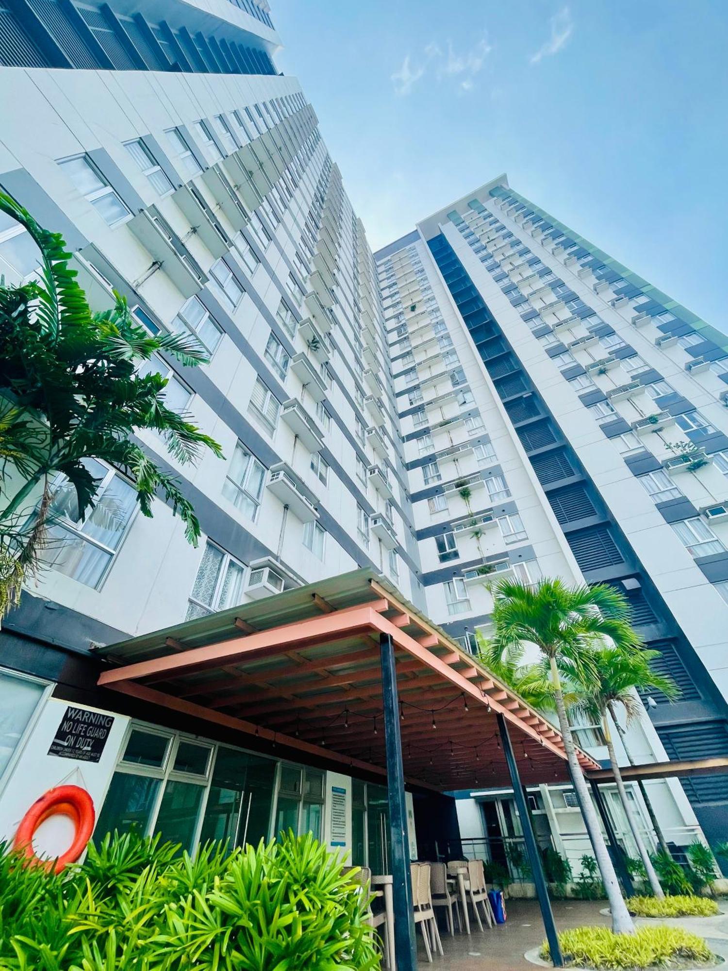 2-Bedroom Condo Unit With Balcony At Centrio Tower Beside Ayala Centrio Mall Downtown Cdo Cagayán de Oro Exterior foto
