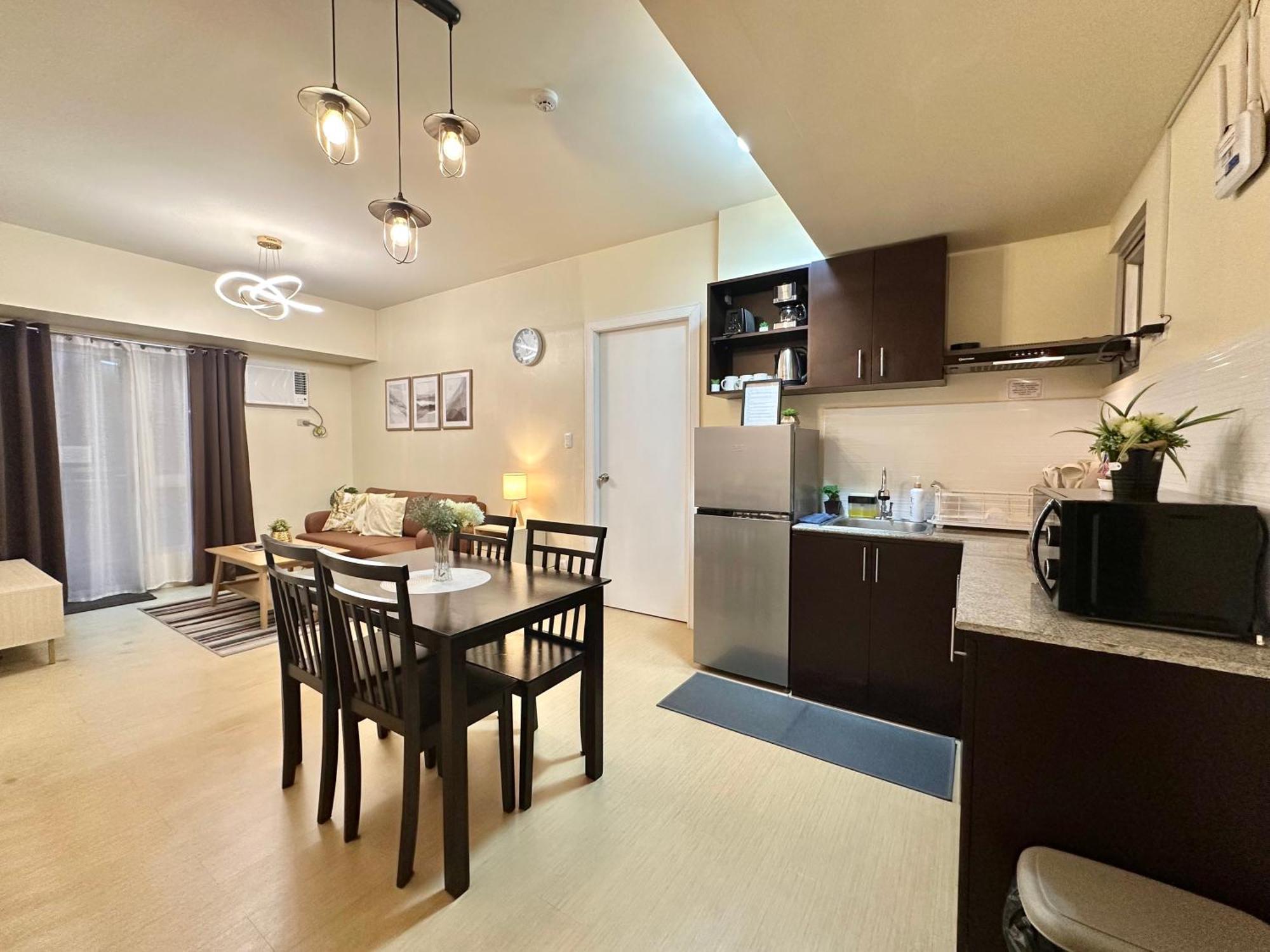 2-Bedroom Condo Unit With Balcony At Centrio Tower Beside Ayala Centrio Mall Downtown Cdo Cagayán de Oro Exterior foto