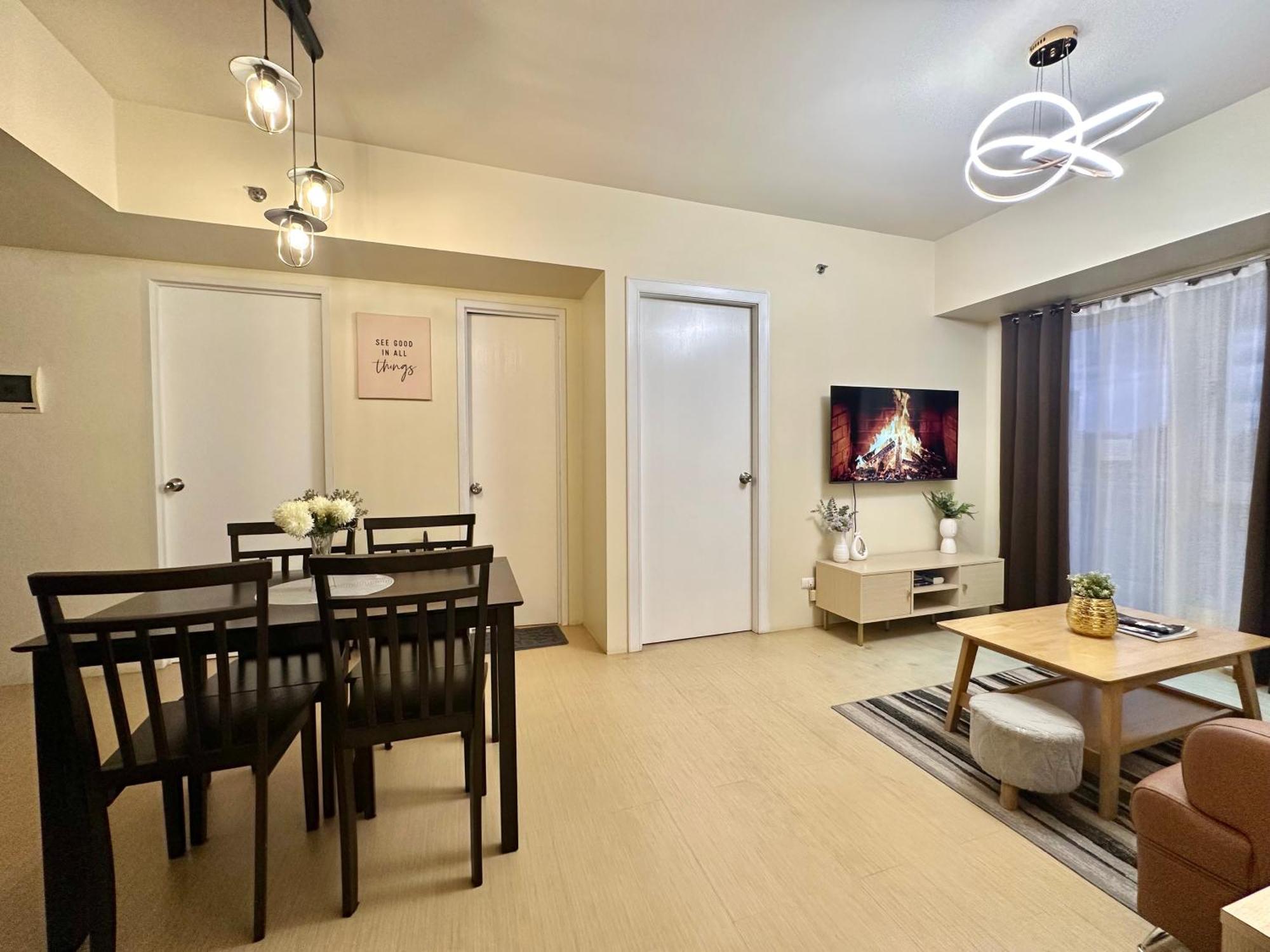 2-Bedroom Condo Unit With Balcony At Centrio Tower Beside Ayala Centrio Mall Downtown Cdo Cagayán de Oro Exterior foto
