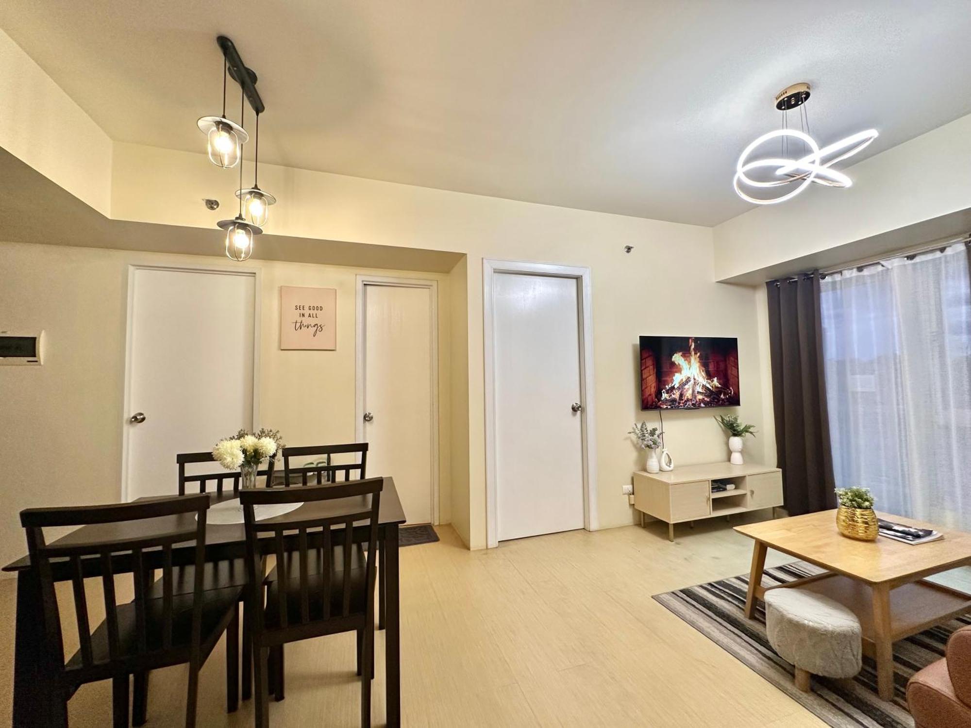 2-Bedroom Condo Unit With Balcony At Centrio Tower Beside Ayala Centrio Mall Downtown Cdo Cagayán de Oro Exterior foto