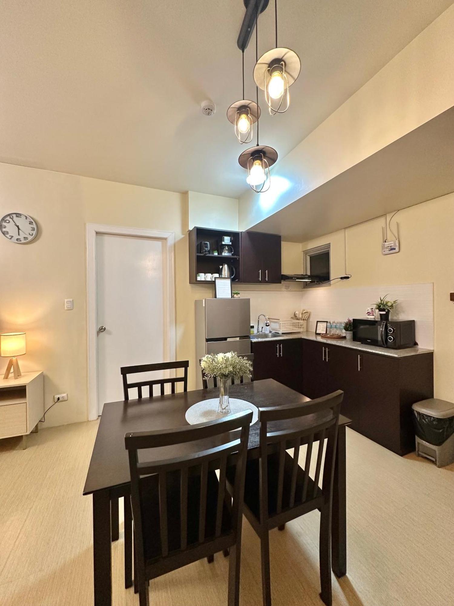 2-Bedroom Condo Unit With Balcony At Centrio Tower Beside Ayala Centrio Mall Downtown Cdo Cagayán de Oro Exterior foto