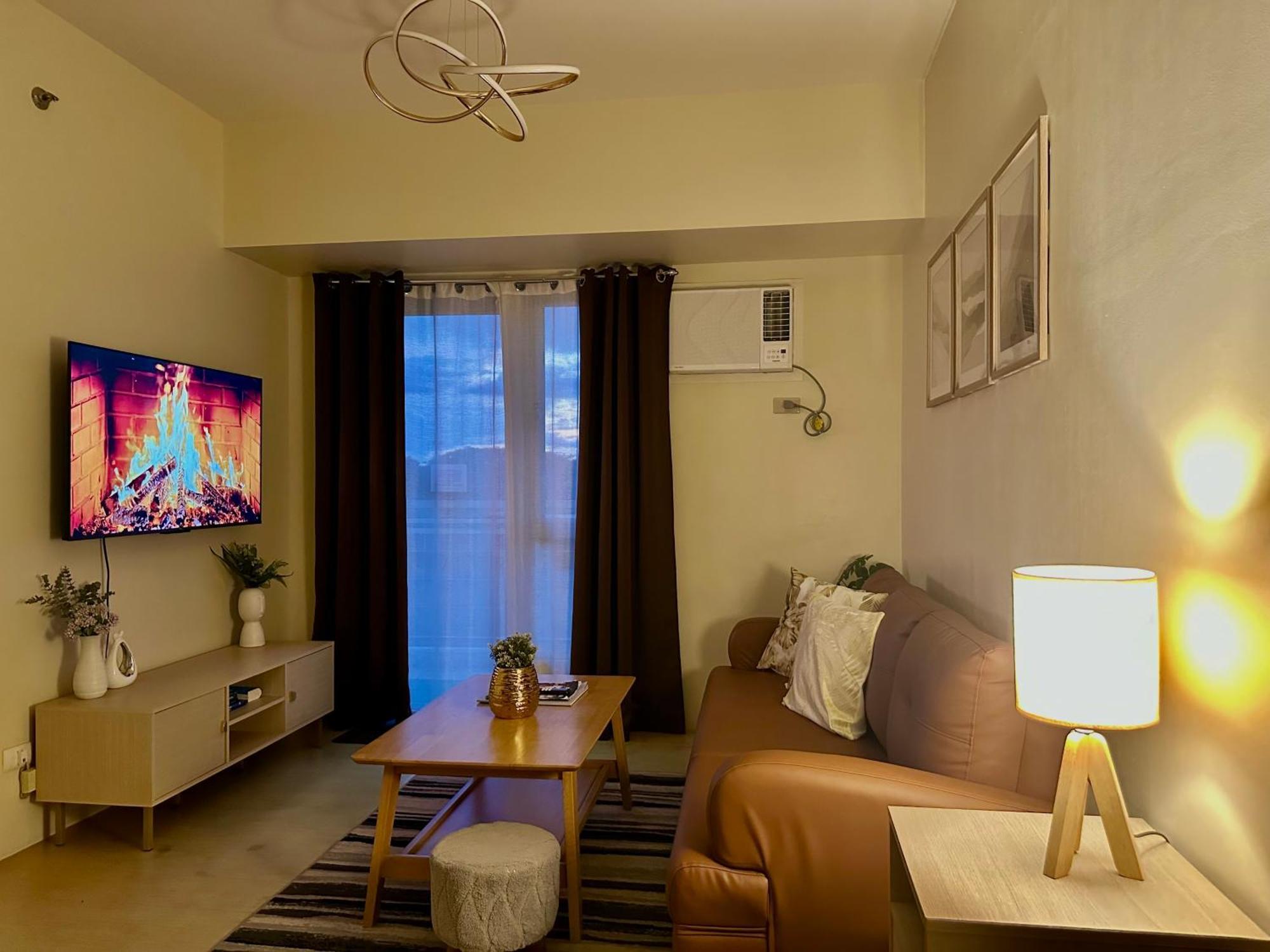 2-Bedroom Condo Unit With Balcony At Centrio Tower Beside Ayala Centrio Mall Downtown Cdo Cagayán de Oro Exterior foto