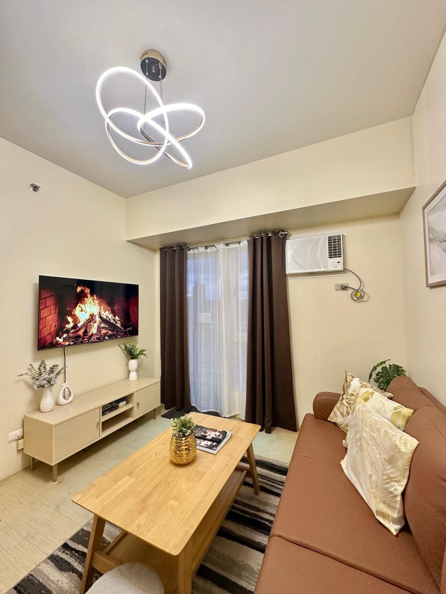 2-Bedroom Condo Unit With Balcony At Centrio Tower Beside Ayala Centrio Mall Downtown Cdo Cagayán de Oro Exterior foto