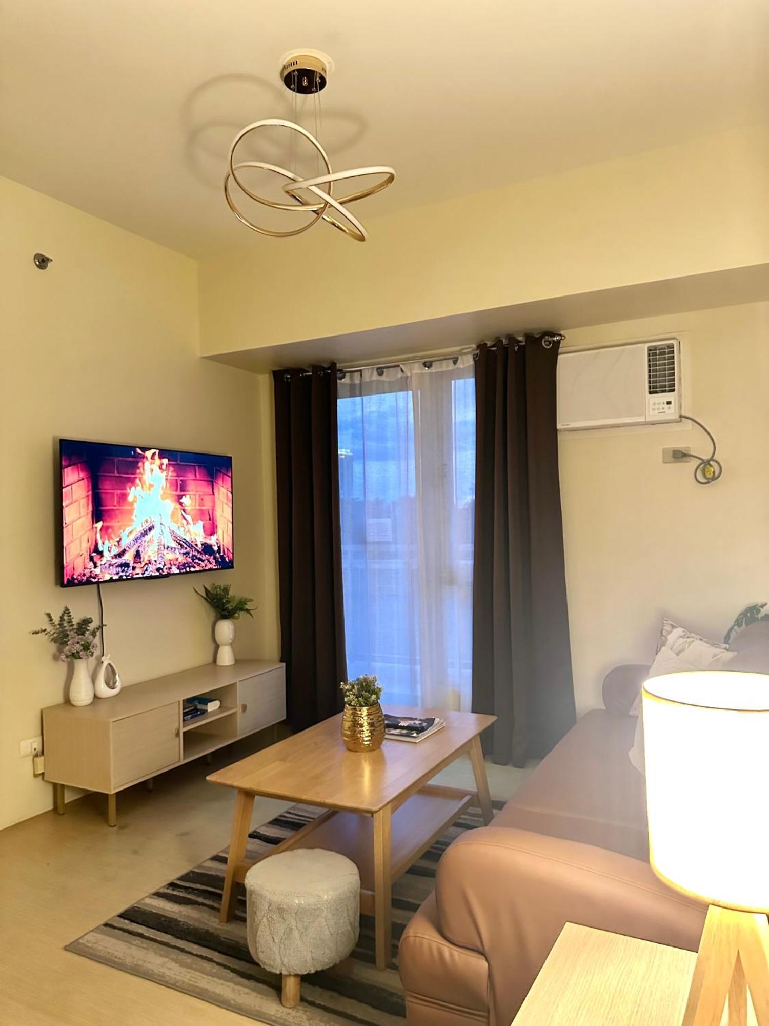 2-Bedroom Condo Unit With Balcony At Centrio Tower Beside Ayala Centrio Mall Downtown Cdo Cagayán de Oro Exterior foto